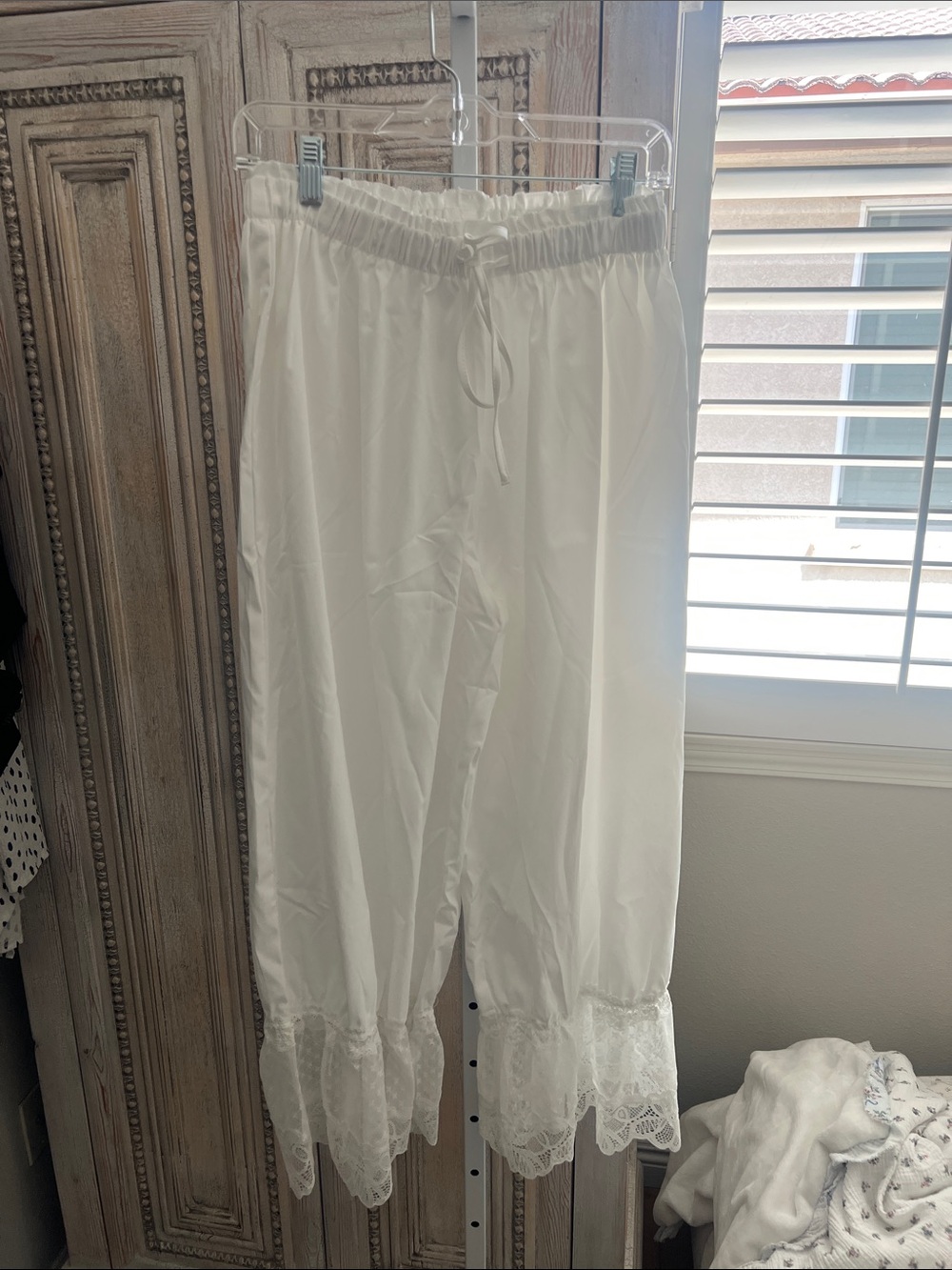 Women's White Lace-Trim Capris
